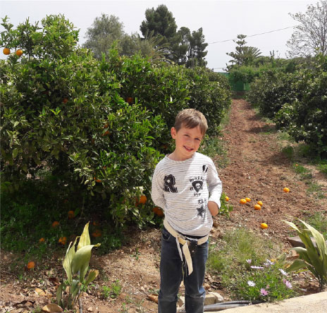 nino-en-campo
